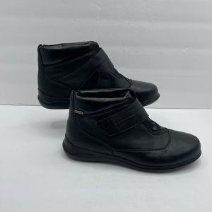 Aragon by New Balance Black Ankle Boot Size 9B